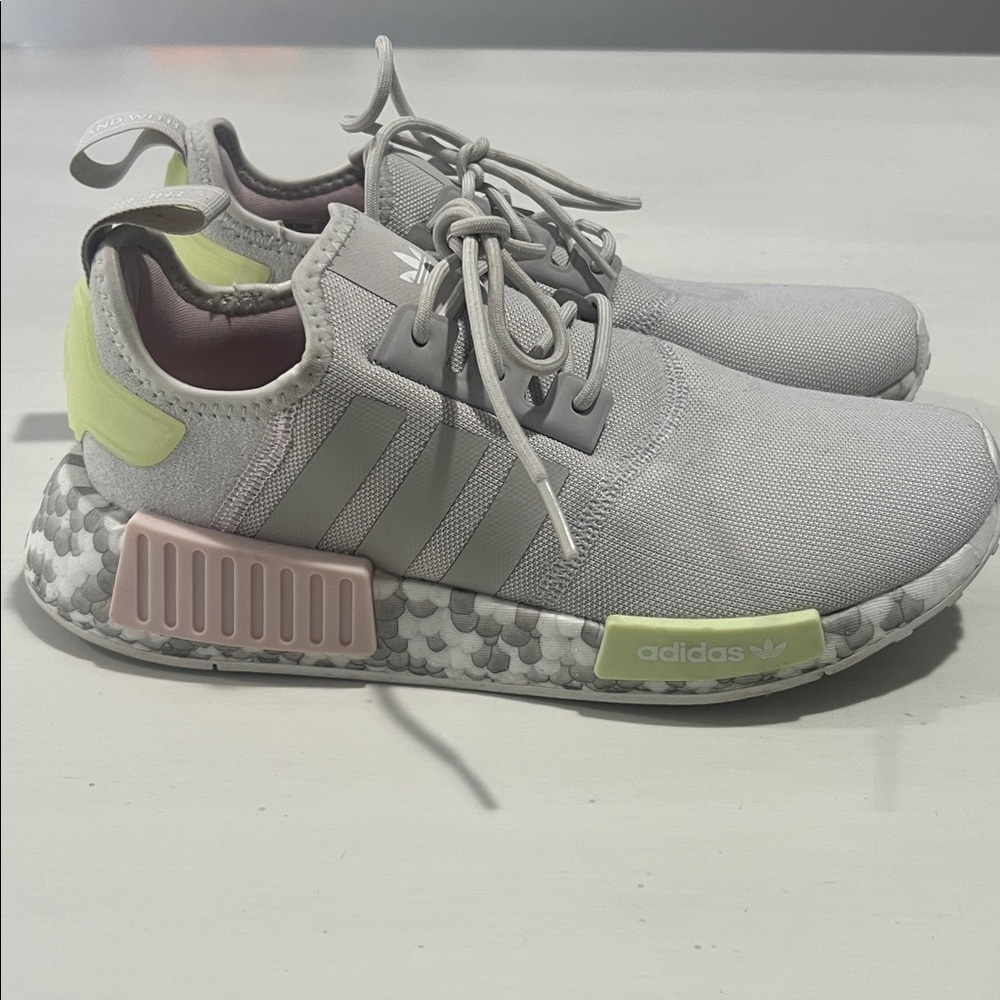 Women’s sz 8 Adidas Gray Sneakers with Green and Pink Accents